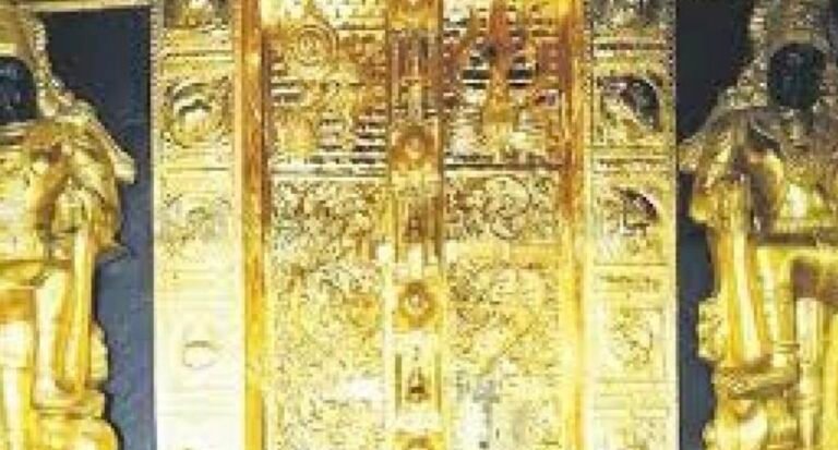 ശബരിമല സ്വർണ്ണക്കൊള്ള: ശ്രീകോവിലിലെ പഴയ വാതിലുകൾ ശാസ്ത്രീയ പരിശോധനയ്ക്ക് വിധേയമാക്കാൻ ഹൈക്കോടതി അനുമതി