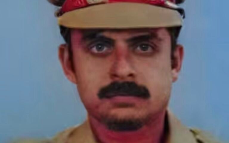 ചിറയിൻകീഴിൽ ഹെൽത്ത് ഇൻസ്പെക്ടർ ട്രെയിനിന് മുന്നിൽ ചാടി മരിച്ചു.