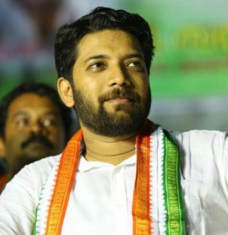 ഷാഫി പറമ്പിൽ എം.പിക്ക് അറസ്റ്റ് വാറണ്ട്; ദേശീയപാത ഉപരോധിച്ച കേസിൽ പാലക്കാട് കോടതിയുടെ നടപടി