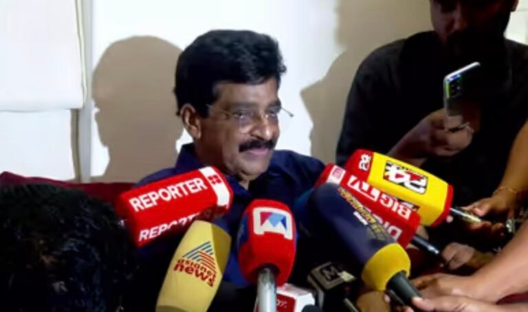 എം.കെ മുനീറിന്റെ വീടിന് ഇനി ജപ്തി ഭീഷണിയില്ല; 49 ലക്ഷത്തിന്റെ ബാധ്യത അടച്ചുതീർത്ത് മുസ്ലിം ലീഗ്