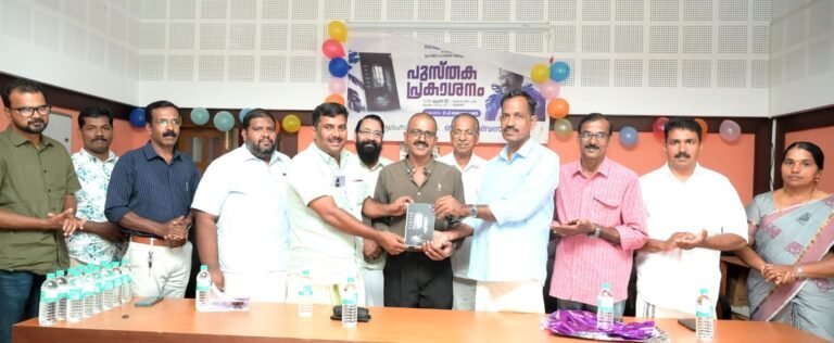 സുഹൃത്തിന് കൂട്ടായി ‘ബാക്ക് ബെഞ്ച്’ ടീമെത്തി; മുഹമ്മദ് റഫായത്തിന്റെ ആദ്യ നോവൽ ‘ചോരുന്ന ആകാശം’ പ്രകാശനം ചെയ്തു
