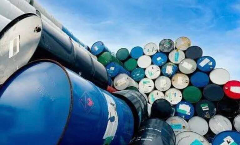 ആശ്വാസമായി യു.എസ്-ഇറാൻ വെടിനിർത്തൽ; ഹോർമുസ് കടലിടുക്ക് തുറക്കും, ആഗോള വിപണിയിൽ എണ്ണവില കുത്തനെ ഇടിഞ്ഞു