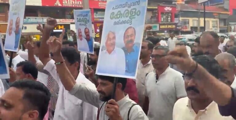‘പട നയിച്ചവൻ നാട് നയിക്കട്ടെ’; മുഖ്യമന്ത്രി പദത്തിനായി വി.ഡി. സതീശനായി അണികൾ തെരുവിൽ, കോൺഗ്രസിൽ കസേരപ്പോര് മുറുകുന്നു