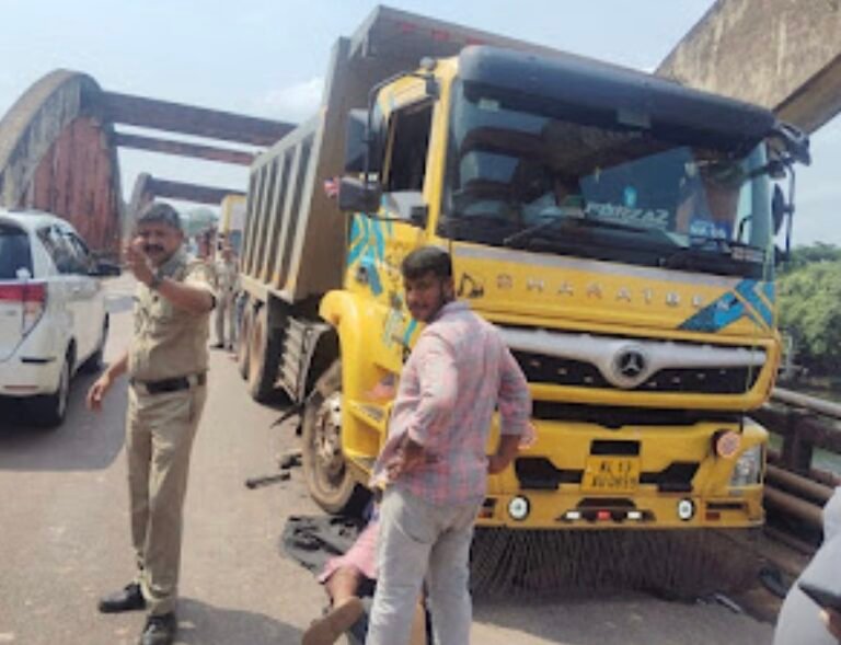 കുപ്പം പാലത്തിൽ ടോറസ് ലോറിയുടെ ടയർ പൊട്ടി; ദേശീയപാതയിൽ വൻ ഗതാഗതക്കുരുക്ക്