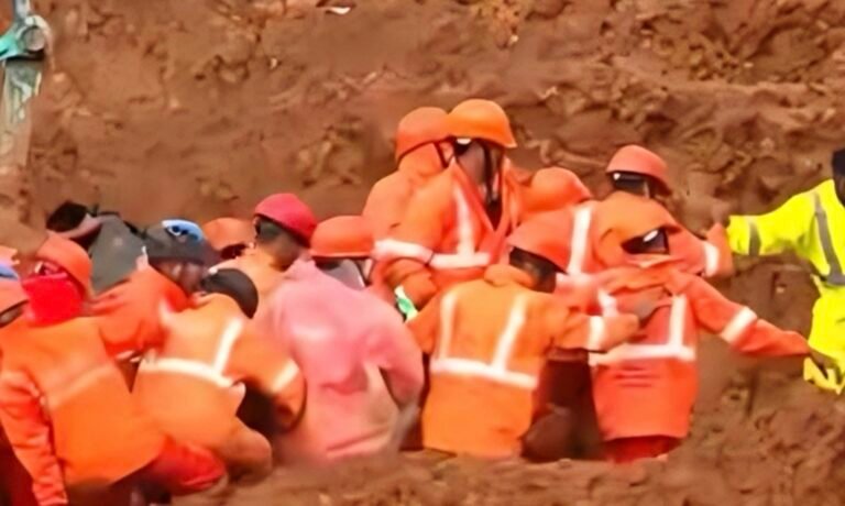 കള്ളാടി മണ്ണിടിച്ചിൽ: രണ്ടുപേരുടെ മൃതദേഹങ്ങൾ കൂടി കണ്ടെടുത്തു; കനത്ത മഴയിലും തെരച്ചിൽ തുടരുന്നു